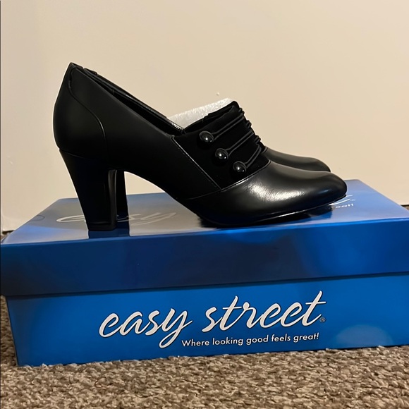 Easy Street Black Heels - Picture 2 of 8